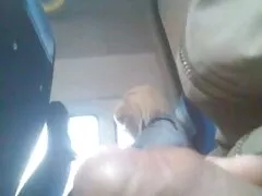 医者は女の子が椅子の上で自慰行為をするのを助けた 無料 エロメン 動画